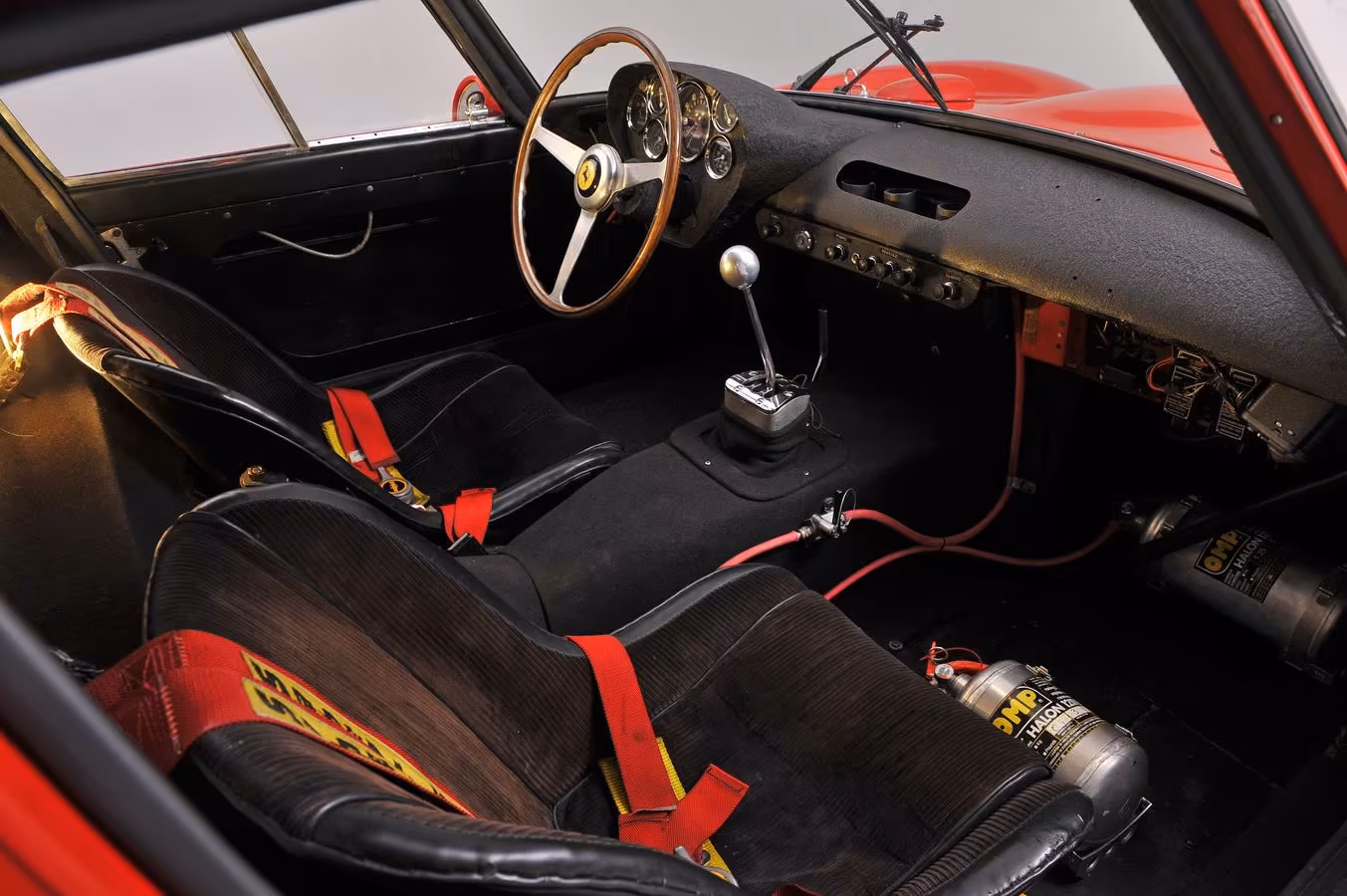 ferrari-250-gto-interior