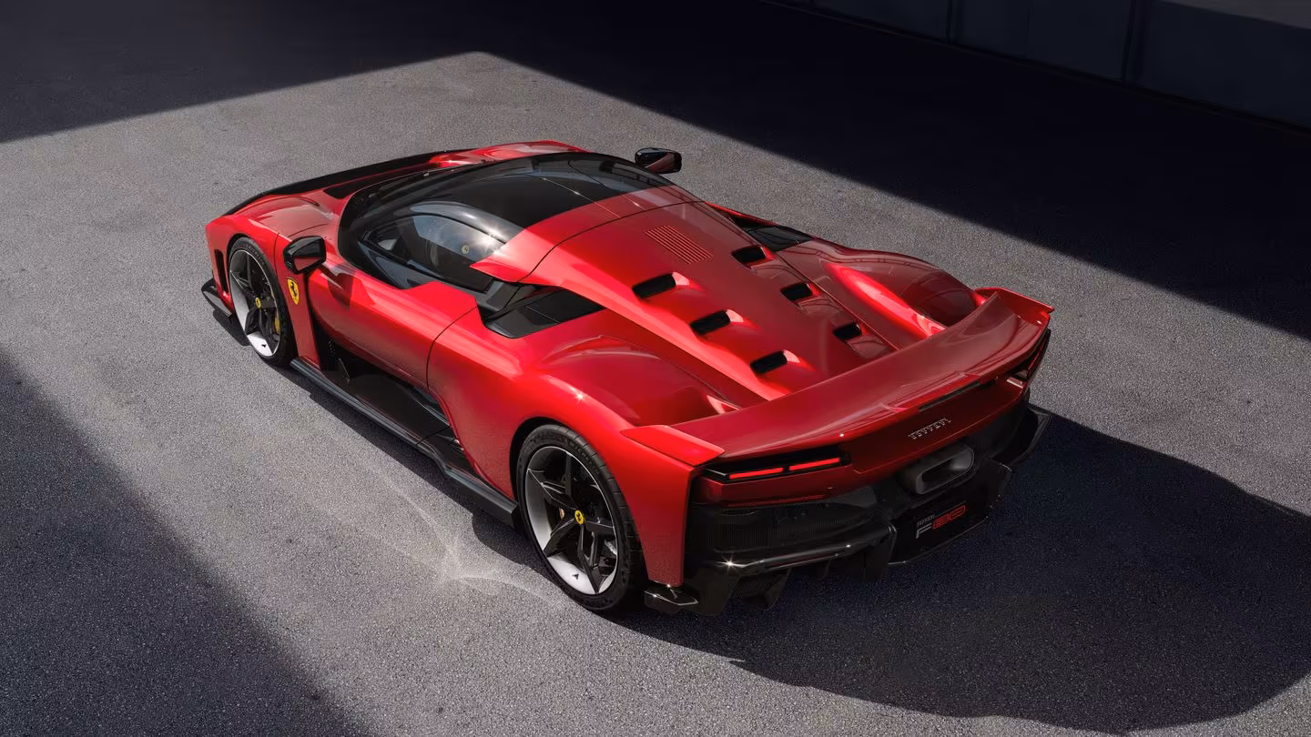 ferrari-f80-vermelha-lateral