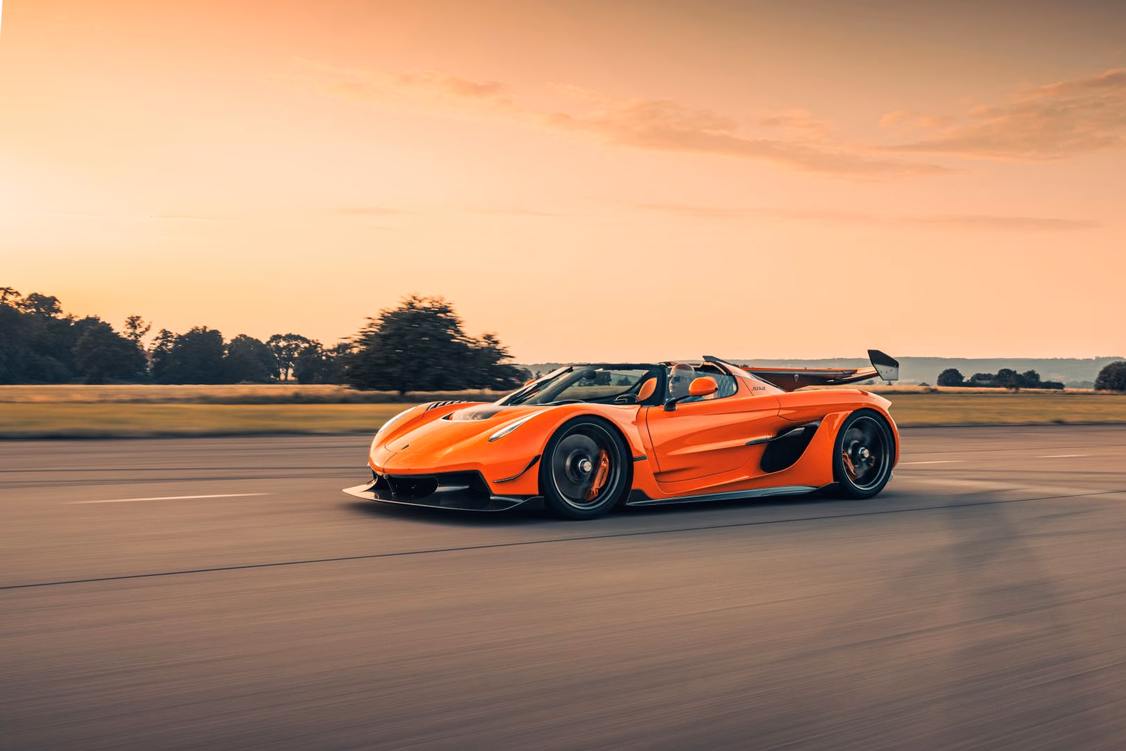 koenigsegg-jesko-attack
