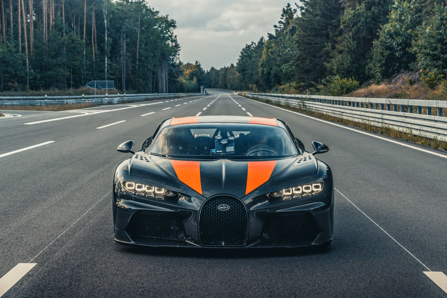bugatti-chiron-super-sport-300