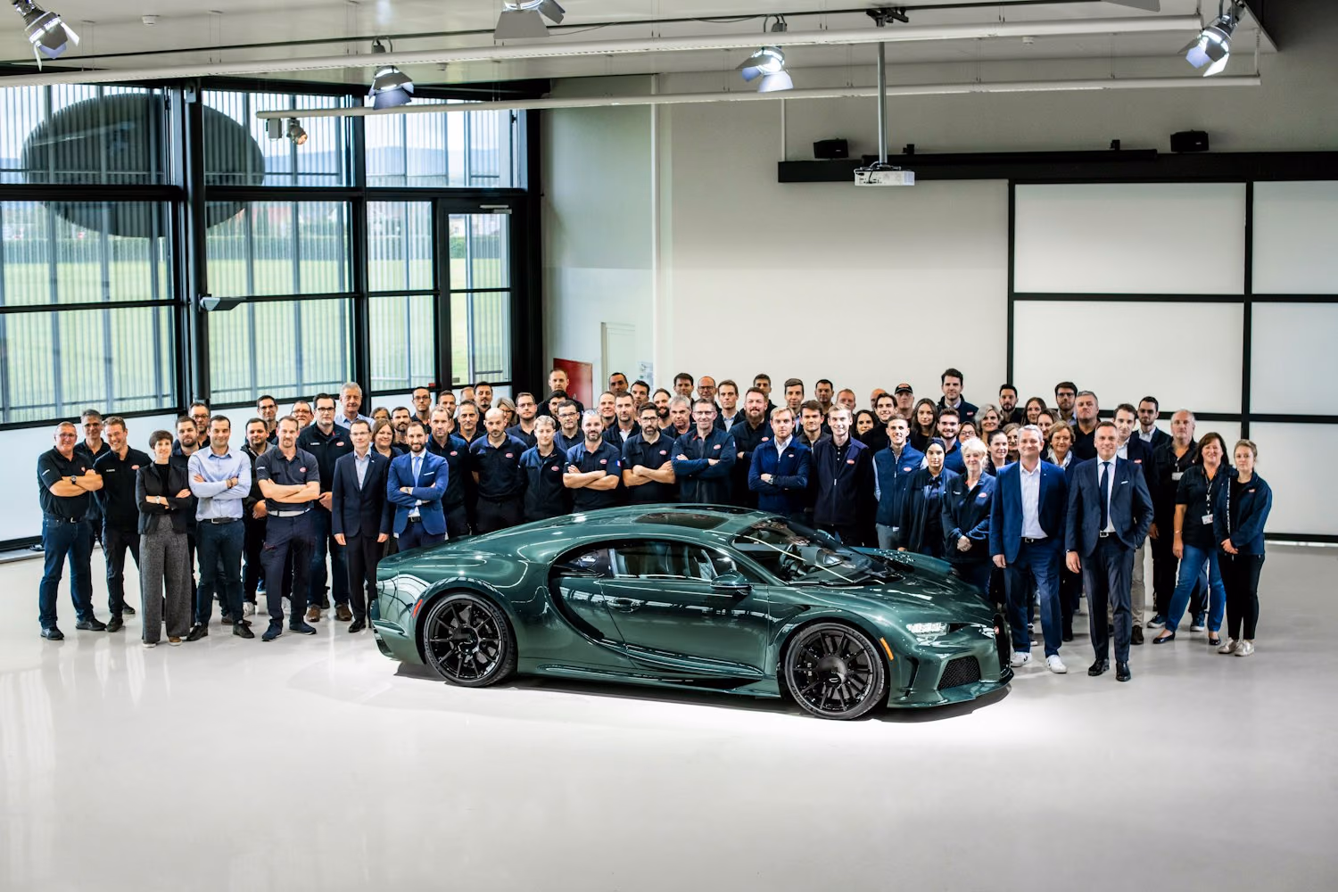bugatti_400th-chiron-molsheim