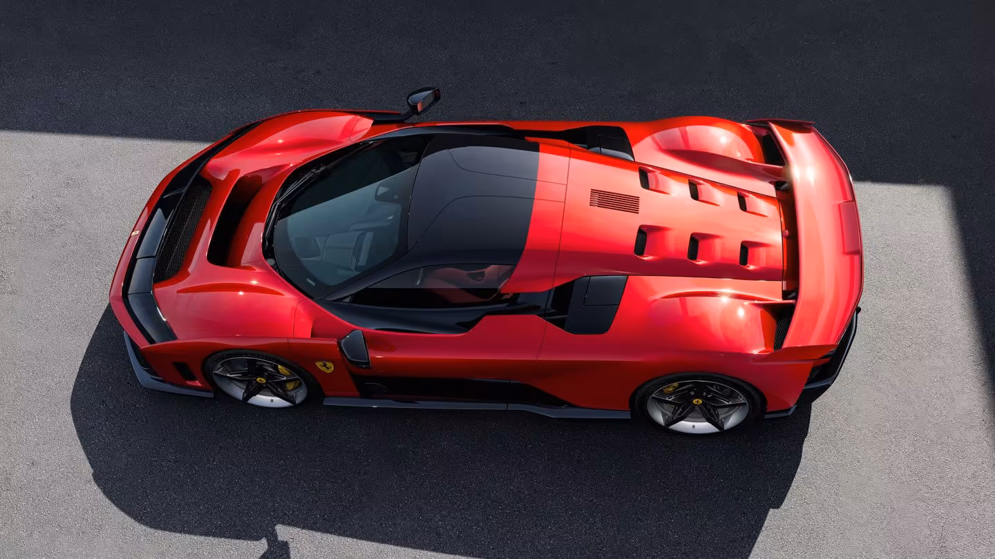ferrari-f80-vermelha-teto